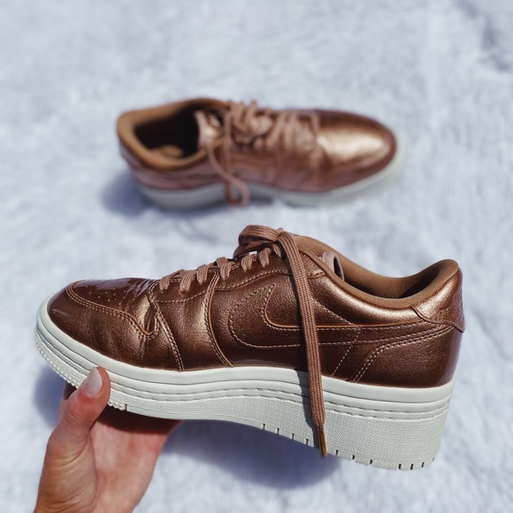 ❌SOLD❌rose gold Nike Air Jordan’s - Picture 2 of 8